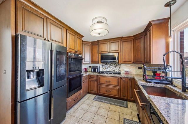 19328 Woodfield Court, Tinley Park, IL 60487