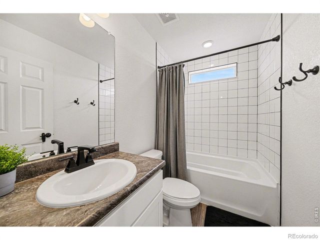 3901 Windwood Drive, Johnstown, CO 80534