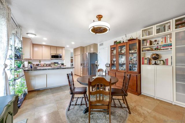 10654 Holborn Ct, Santee, CA 92071