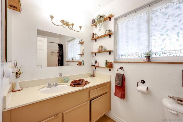 10654 Holborn Ct, Santee, CA 92071