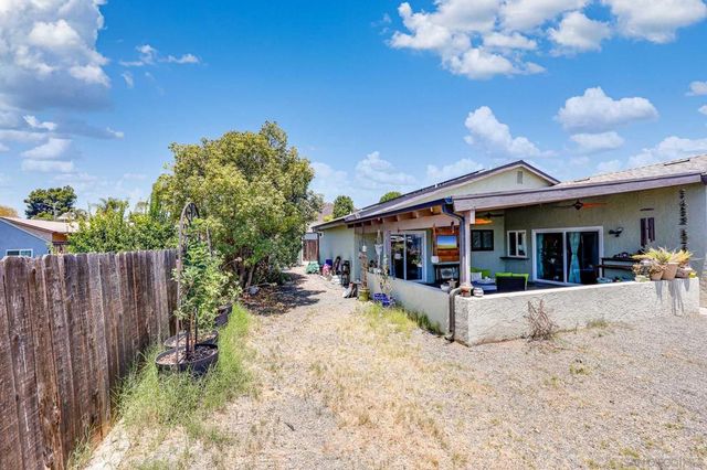 10654 Holborn Ct, Santee, CA 92071