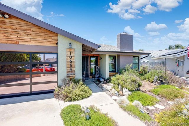 10654 Holborn Ct, Santee, CA 92071