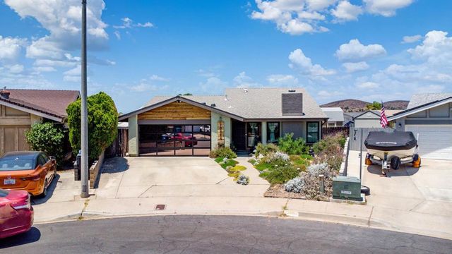 10654 Holborn Ct, Santee, CA 92071
