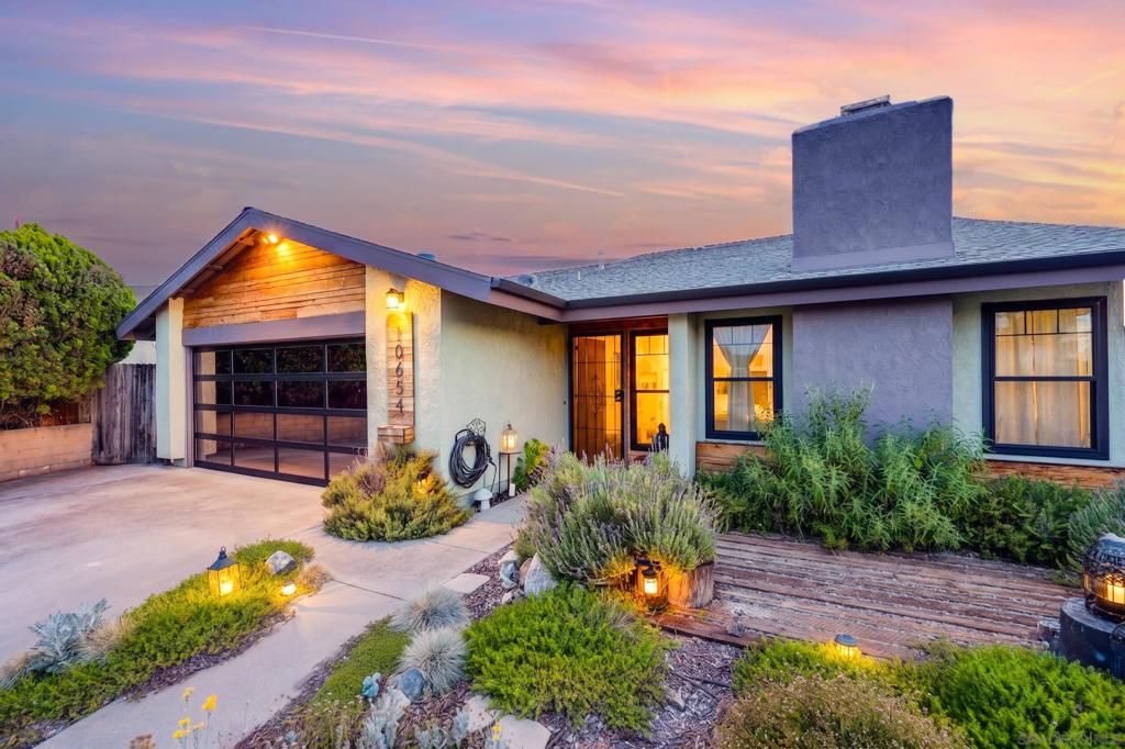 10654 Holborn Ct, Santee, CA 92071