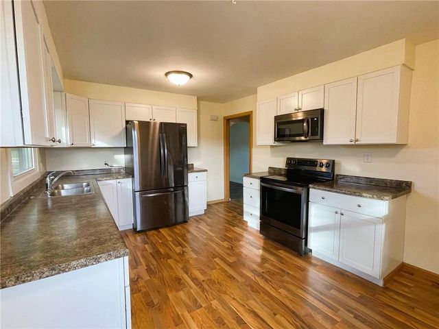 4927 Jeffers Road, Eau Claire, WI 54703