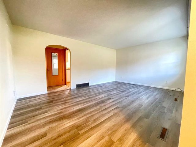 4927 Jeffers Road, Eau Claire, WI 54703