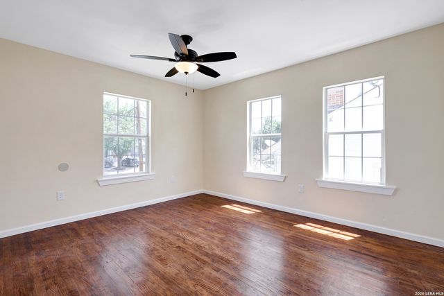 834 W Russell Pl, San Antonio, TX 78212