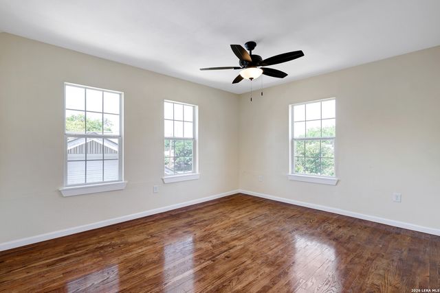 834 W Russell Pl, San Antonio, TX 78212