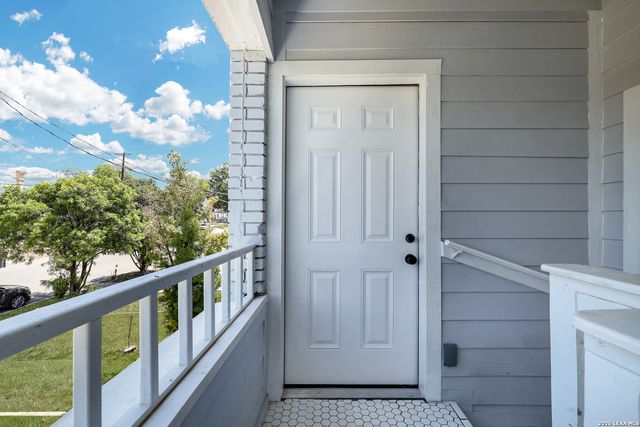 834 W Russell Pl, San Antonio, TX 78212