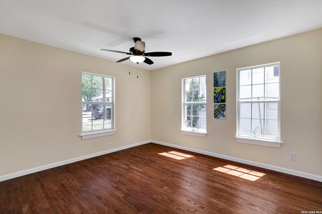 834 W Russell Pl, San Antonio, TX 78212