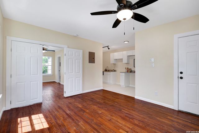 834 W Russell Pl, San Antonio, TX 78212