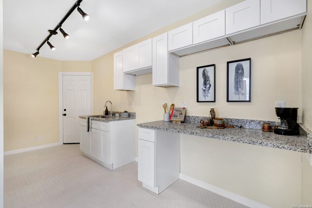 834 W Russell Pl, San Antonio, TX 78212