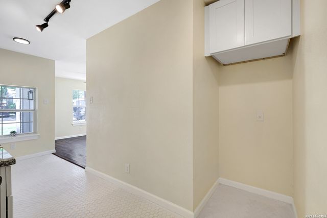 834 W Russell Pl, San Antonio, TX 78212