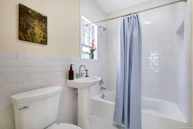 834 W Russell Pl, San Antonio, TX 78212