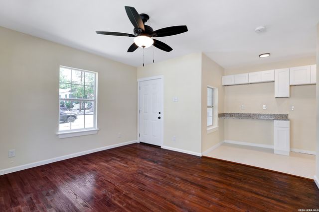 834 W Russell Pl, San Antonio, TX 78212