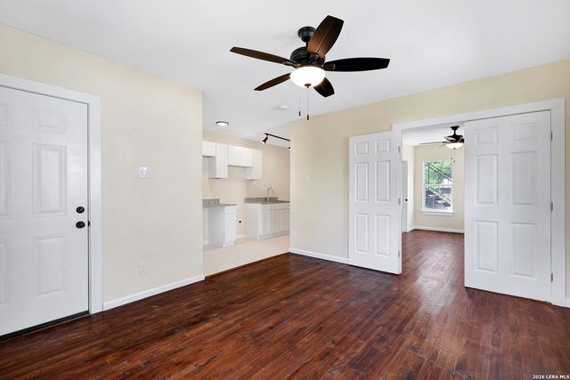 834 W Russell Pl, San Antonio, TX 78212