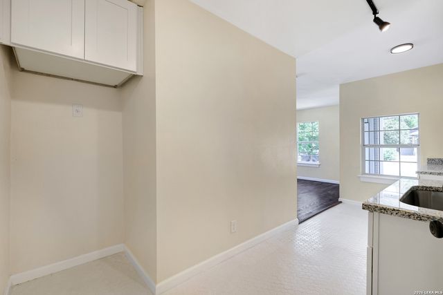 834 W Russell Pl, San Antonio, TX 78212