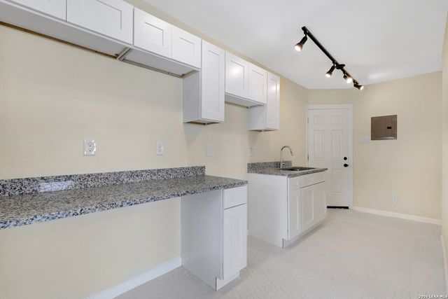 834 W Russell Pl, San Antonio, TX 78212