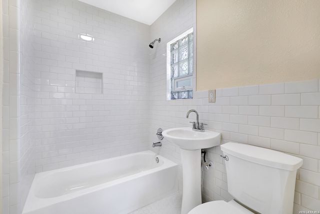 834 W Russell Pl, San Antonio, TX 78212