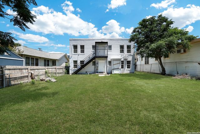 834 W Russell Pl, San Antonio, TX 78212