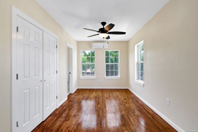 834 W Russell Pl, San Antonio, TX 78212