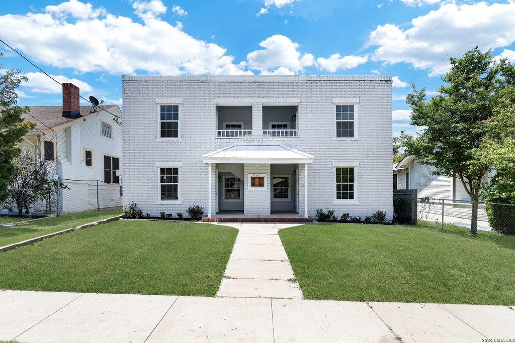 834 W Russell Pl, San Antonio, TX 78212