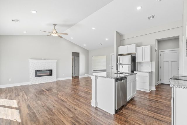 320 N Deer Run Ct, El Dorado, KS 67042