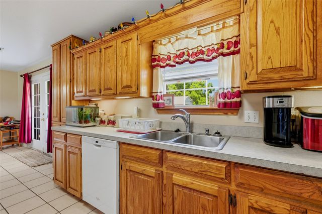 205 3rd Street, Whitesboro, TX 76273