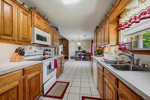 205 3rd Street, Whitesboro, TX 76273