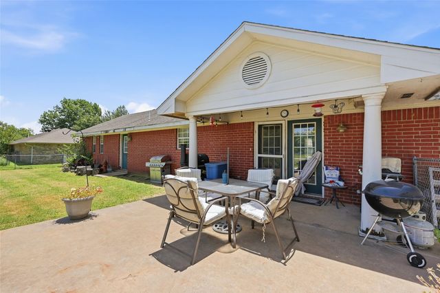 205 3rd Street, Whitesboro, TX 76273