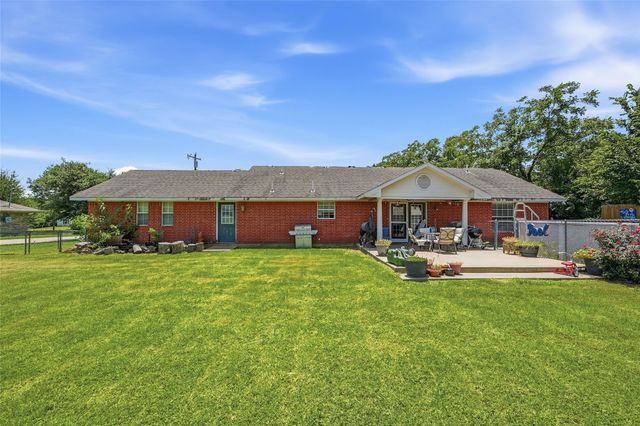 205 3rd Street, Whitesboro, TX 76273