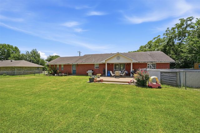 205 3rd Street, Whitesboro, TX 76273
