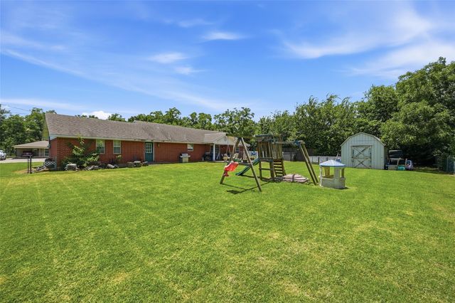205 3rd Street, Whitesboro, TX 76273