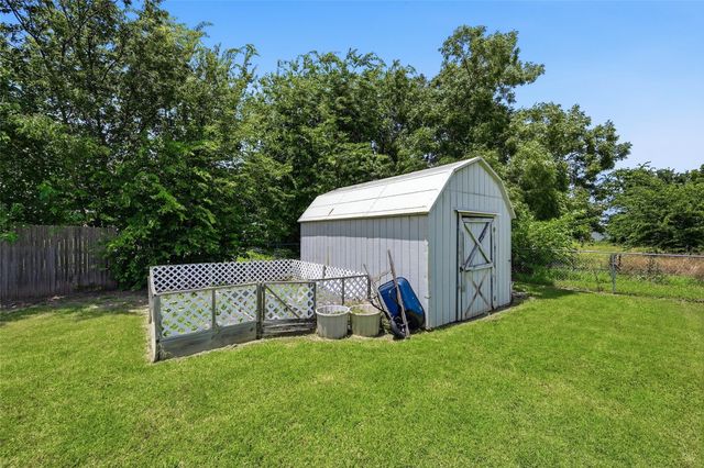 205 3rd Street, Whitesboro, TX 76273