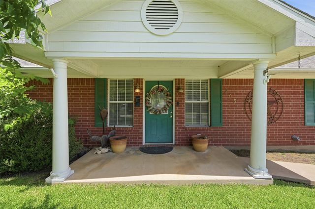 205 3rd Street, Whitesboro, TX 76273