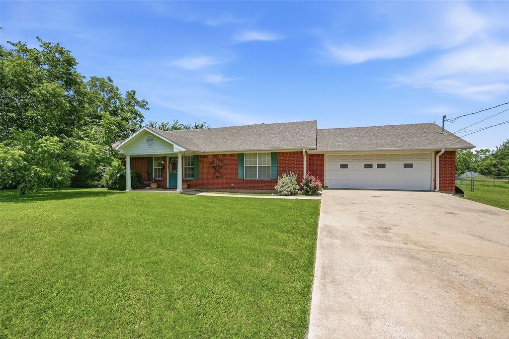 205 3rd Street, Whitesboro, TX 76273
