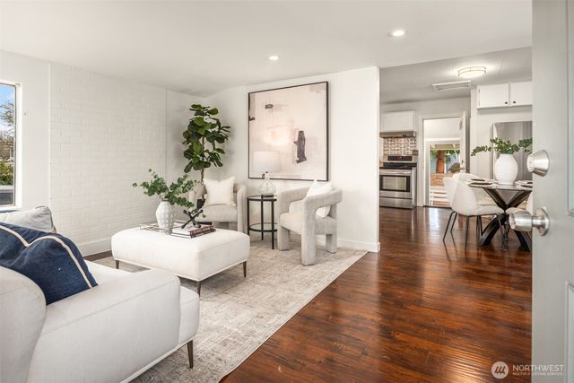 619 Burnett Avenue S, Renton, WA 98057