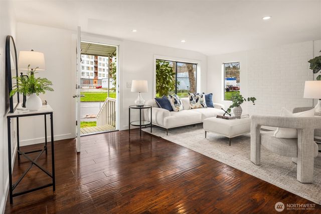 619 Burnett Avenue S, Renton, WA 98057