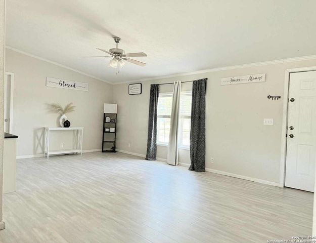 202 10th, Christine, TX 78012