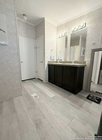 202 10th, Christine, TX 78012