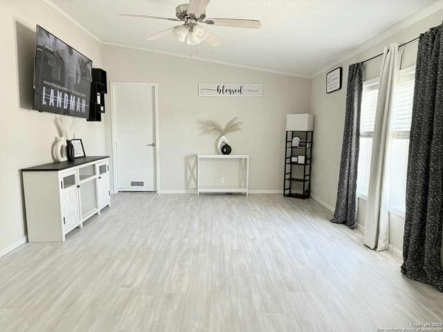 202 10th, Christine, TX 78012