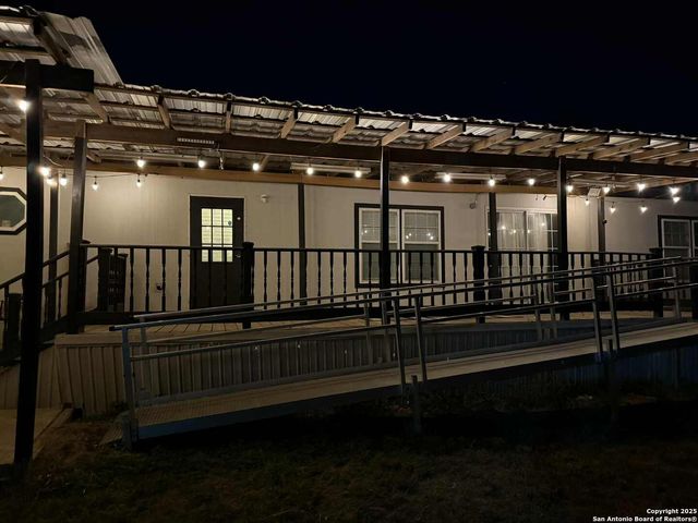 202 10th, Christine, TX 78012