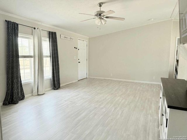 202 10th, Christine, TX 78012