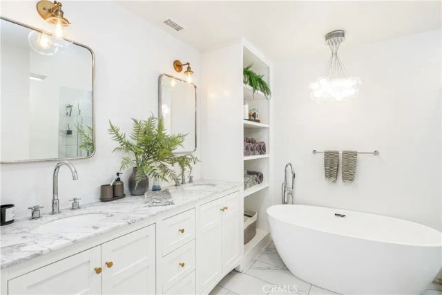 10 Ima Loa Court, Newport Beach, CA 92663