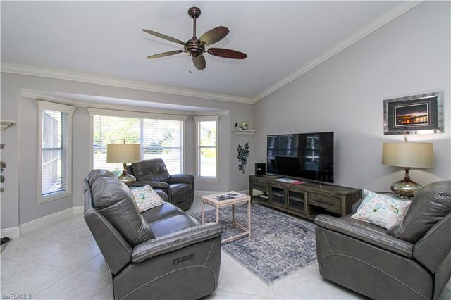 333 Wentworth CT, Naples, FL 34104