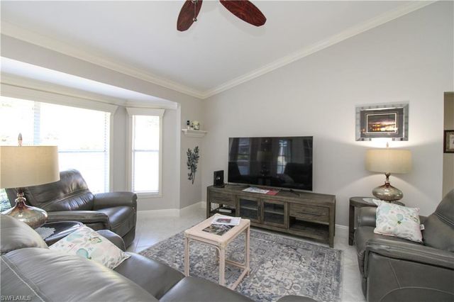 333 Wentworth CT, Naples, FL 34104