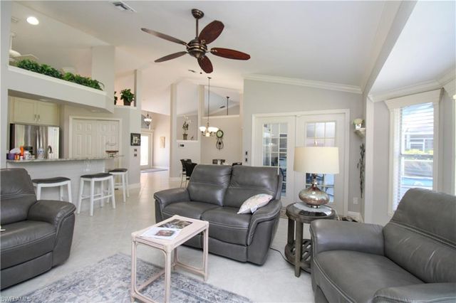 333 Wentworth CT, Naples, FL 34104