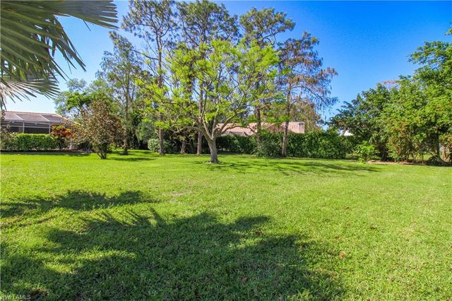 333 Wentworth CT, Naples, FL 34104
