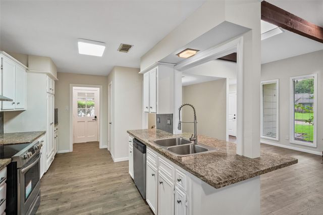 1926 Maple Lakes Drive, Houston, TX 77339