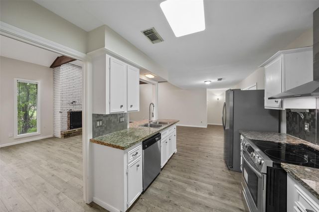 1926 Maple Lakes Drive, Houston, TX 77339